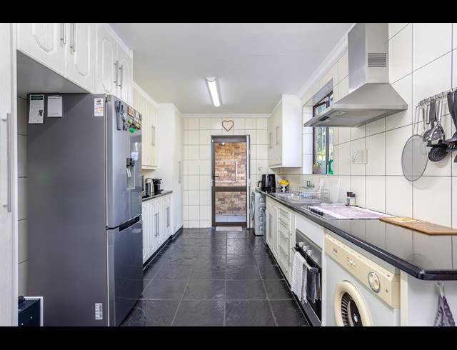 3 BEDROOM HOUSE SOLD IN KIRSTENHOF